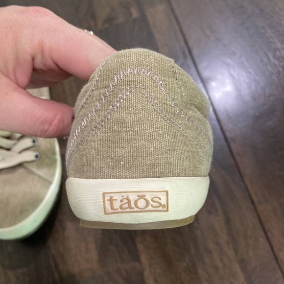 Taos star khaki wash canvas sneaker size 8 some spots on the left shoelace - Picture 13 of 17